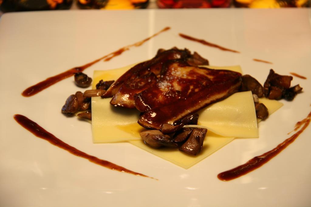 Logis Au Canard Gourmand Samatan Eksteriør billede